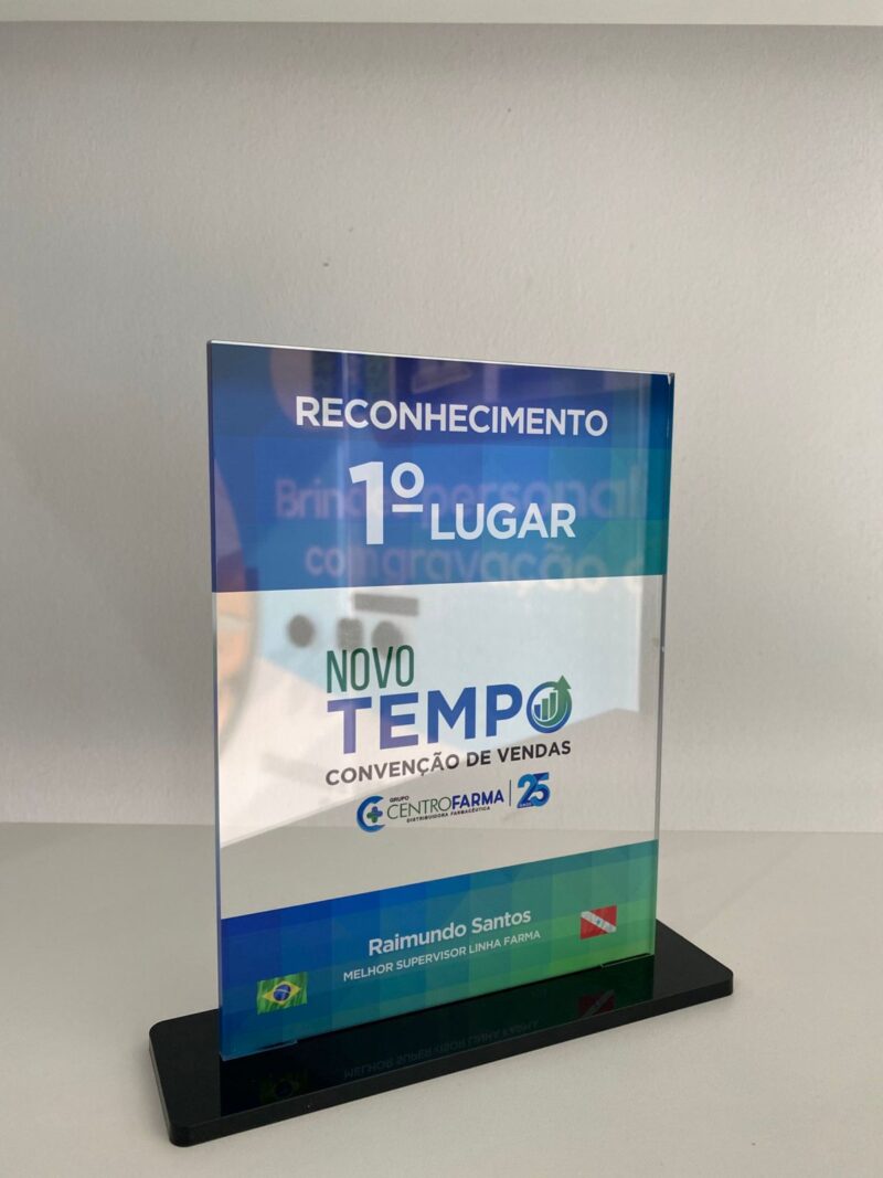 Troféu em acrílico personalizado a laser com impressão UV
